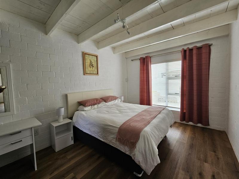 To Let 2 Bedroom Property for Rent in Golden Mile Western Cape